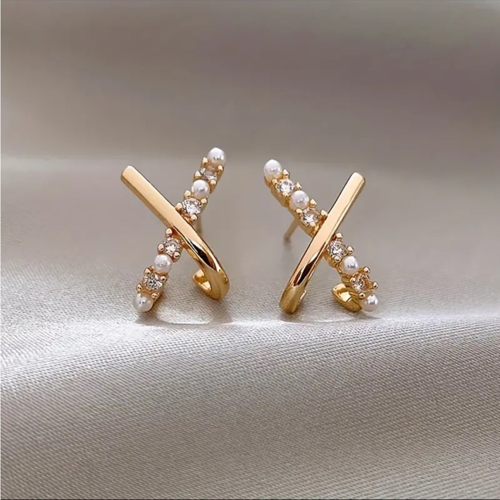 NWT Gold, faux-Pearl, zircon criss-cross chic minimalist earrings new with tags